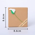 Boîte cadeau carrée en papier kraft avec fleur calla blanche et ruban Just for you - Boîte Décorative en Papier Kraft Fleur de Lys (001*1)