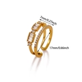 Bague double couche dorée avec zircon en V et détails d'étoiles, largeur de 7 mm - Style Double Couche Zirconia en Escalier (G12259038)