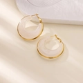 Boucles d'oreilles créoles épaisses en résine blanche avec cadre en métal doré - Blanc Crème (G7046084-3)
