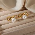 Macro de pendientes de lazo bañados en oro 18K con perla blanca y circón de corazón - Pendientes de Botón de Perlas con Lazo (G12185590G-1)