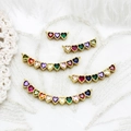 Dettaglio di connettori a cuore placcati oro 18K con zirconi colorati per gioielli - Stile Cuore / Stile Corto