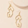 Abstracte goudkleurige oorbellen in vrouwelijke lichaamsvorm met minimalistisch design - Abstract Menselijk Lichaam Silhouette Stijl (E0643)