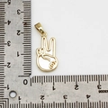 Ciondolo a mano a V placcato oro 18K con inserto in conchiglia bianca e misura - Gesto della Vittoria in Madreperla Bianca