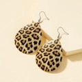 Boucles d'oreilles pendantes en forme de goutte avec motif léopard et crochets en argent - Imprimé léopard classique (E2785)