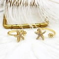 Detalle de anillos de estrella de mar chapados en oro 18K con micro pavé y sello plata 925 - Estilo de Base de Perla de Estrella de Mar (T0286)
