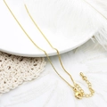 Detail van 18K vergulde box-ketting met karabijnsluiting en verstelbare verlengketting - No.3 Box Chain (Gold)