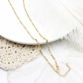Detail van 18K vergulde paperclip ketting met karabijnsluiting op een elegante achtergrond - No.5 Paperclip Link Chain (Gold)