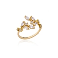 Elegante anillo abierto bañado en oro de 18k con hojas de circonita y diseño de follaje - Estilo Follaje Circonia Marquesa (4406)
