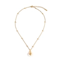 Collar de acero inoxidable dorado con colgante de concha blanca y cuentas finas - Caracola 1
