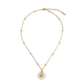 Collar de acero inoxidable dorado con colgante de concha blanca y detalle de estrella - Estrella de Mar