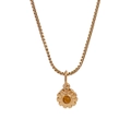 Elegante collar de cadena box de acero inoxidable dorado con colgante de margarita amarilla - Chapado en oro 18K / Septiembre
