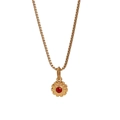 Collar de acero inoxidable dorado con colgante de margarita y piedra de estrella roja - Chapado en oro 18K / Noviembre