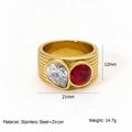 Breiter Ring aus goldenem Edelstahl mit birnenförmigem Zirkon und rotem Edelsteinbesatz - US 6 / Gestreifter Doppelstein Stil (R428)