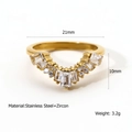 V-förmiger Ring aus Edelstahl mit Zirkonia-Besatz in Goldoptik 21mm Breite - US 7 / Geometrisches V-Förmiges Band (R425)