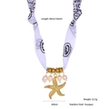 Edelstahl Seestern Halskette in Gold mit Perlen auf Seidenschal mit Paisley-Musterung - Weißer Paisley Seestern (N25718)