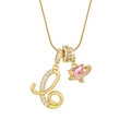 Detail van gouden slangenketting met zirkonia letter L en roze hart planeet hanger - Letter C Hart Planeet Halsketting (Met Roestvrij Stalen Slangenketting) / Goud