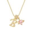 Detalle del collar dorado con colgante de letra B y amuleto de planeta corazón de circón - Letra B
