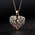 Collana con ciondolo a cuore spezzato dorato e pietre di zirconi multicolore - B (Ciondolo Singolo)