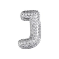 Silberfarbener J-Buchstaben-Anhänger mit Mikro-Pavé-Zirkonia auf weißem Hintergrund - Buchstabe J