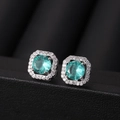 Elegante vierkante oorknopjes in zilver met een groenblauwe steen en zirkonia rand - Lichtgroen
