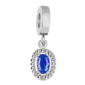 Pendente in argento lucido con pietra blu ovale e un cerchio di pietre scintillanti - Blu zaffiro