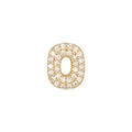 Dettaglio del ciondolo con lettera O in oro con pietre di zirconia cubica incastonate - Lettera O