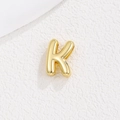Détail macro du pendentif lettre K style bulle 3D avec placage en or 18 carats brillant - Lettre 3D K (AL941193201390)