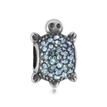 Detalle de abalorio de tortuga plateada con cristales azul cielo para pulseras DIY - Tortuga Azul Celeste