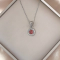 Collana lussuosa in acciaio inossidabile con ciondolo in zircone rosso quadrato arrotondato - Rosso