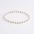 Detaillierte Makroansicht der Perlen- und Goldmetallperlenkette für das Armband - Elegant Abwechselnd Weißgold Stil (BC596-12)