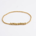 Minimalistisches goldenes Perlenarmband mit abwechselnd großen und kleinen polierten Perlen - Gemischte Größe Goldperle Spleißen Stil (BC596-5)