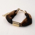 Pulsera de pañuelo de seda con estampado paisley marrón y dijes de metal dorado en espiral - Estilo Tie-Dye Marrón Negro (SB02-5)