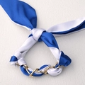 Pulsera de seda azul y blanco con detalle elegante de cadena de eslabones dorados - Azul Y Blanco (SB01-14)