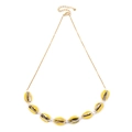 Collana stile bohémien con otto conchiglie giallo brillante su catena dorata regolabile - Giallo Brillante (NKS261-4)