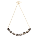 Collana minimalista placcata oro con ciondoli a conchiglia neri e catena regolabile - Nero Oro (NKS261-6)