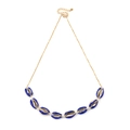 Collana con ciondoli a conchiglia blu navy e catena placcata oro in stile marino - Blu Scuro (NKS261-12)