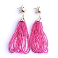 Pendientes bohemios con borlas de cuentas MIYUKI fucsia y pernos metálicos dorados - Rojo Rosa (EA001-9)