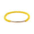 Bracelet minimaliste avec perles en verre jaune facetté et tube courbé en métal doré - Jaune Vif (BC192-20)