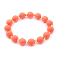 Detailopname van gefacetteerde koraaloranje kralenarmband met gouden geometrische kralen - Koraal Oranje (BC329-8)