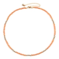 Collier artisanal perlé avec perles orange translucides et détails métalliques dorés - Perles Orange Vif (NKS247-7)