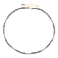 Collier en perles de verre minimaliste gris foncé et doré avec fermoir mousqueton - Perles Gris Foncé (NKS247-32)