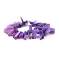 Boheems armbandje met onregelmatige paarse schelpkralen en een goudkleurig metalen accent - Paarse Schelp (BC302-6)