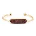 Bracciale rigido dorato con barra esagonale e pietre druzy marrone-rossastro scintillanti - Gold With Red Brown Druzy