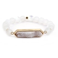 Bracelet en perles dépolies blanches avec pierre naturelle druzy et cadre hexagonal doré - Blanc (BC385-2)
