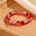 Primer plano detallado de cuentas de vidrio de 8mm rojas y blancas con textura de grieta - Rojo Oscuro Y Blanco Transparente (GBC021-2)