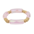 Detail van lichtroze aurora buisperalen en gouden schijven op een kralenarmband - Iriserend Lichtroze (BC406-5)