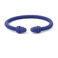 Mattes, dunkelviolettes Kabel-Armband mit gedrehter Textur und offenem Design - Dunkelblau