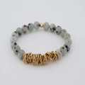 Handgefertigtes 8mm Naturstein Armband aus Dalmatiner Jaspis mit goldenen Metallringen - Hellzyan Gefleckt (BC468-2)