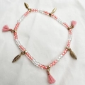 Tobillera bohemia con cuentas rosas, dijes de hojas doradas y borlas elegantes - Estilo Hoja Rosa (AK01-7)