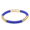 Pulsera boho de cuentas heishi con vibrantes discos metálicos azules y dorados - Azul Real Dorado (BC403-7)